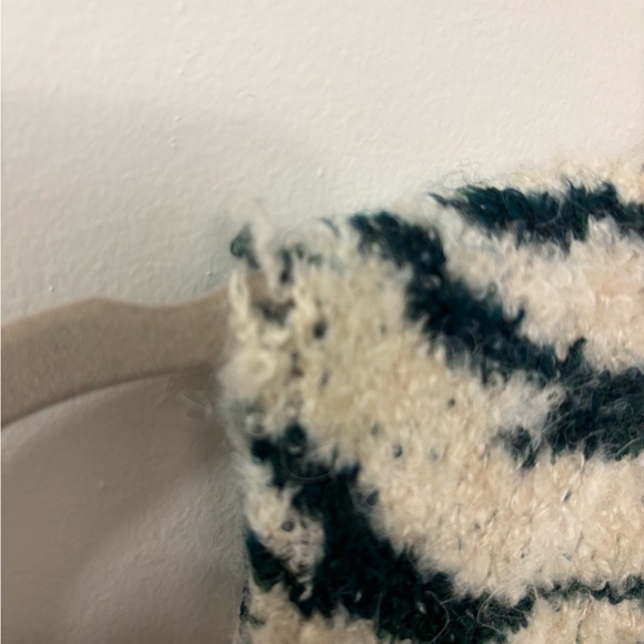 Knit vest zebra pattern (cream and dark green) - Picture 4 of 4